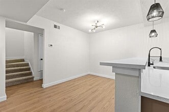 7510 Holly Hill Dr in Dallas, TX - Building Photo - Building Photo