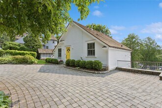 30 Prescott Ave in Bronxville, NY - Building Photo - Building Photo