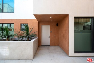 1016 N Martel Ave in West Hollywood, CA - Building Photo - Building Photo