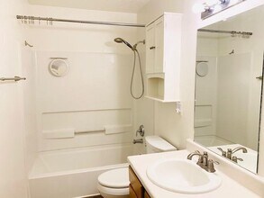 328 Via Vista St SE in Albuquerque, NM - Building Photo - Building Photo