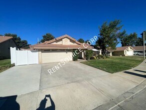 40739 Vía Nuevo in Palmdale, CA - Building Photo - Building Photo