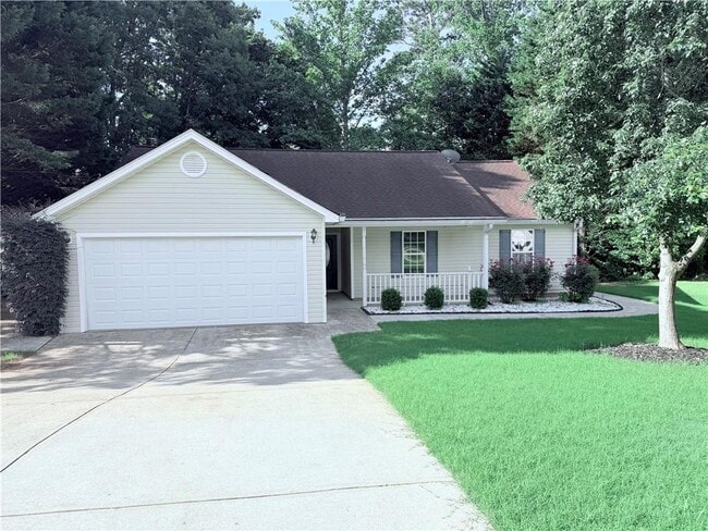 property at 324 Amelia Garden Way SE