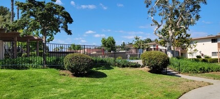 Plaza Verde in Escondido, CA - Foto de edificio - Building Photo