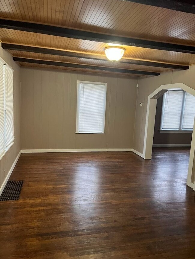property at 427 W Vinyard St
