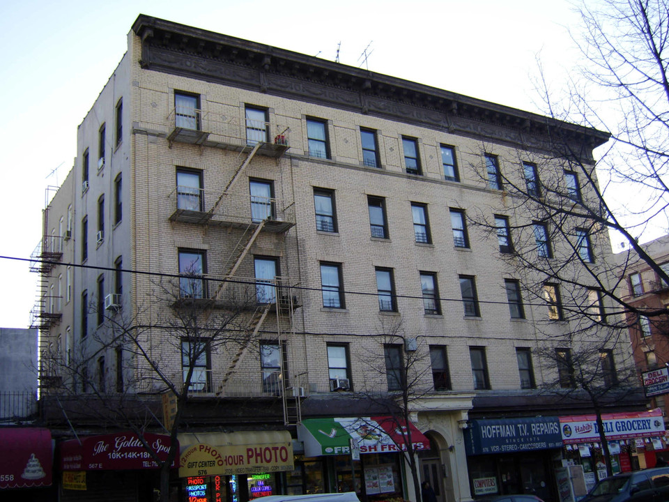 576 E 187th St in Bronx, NY - Building Photo