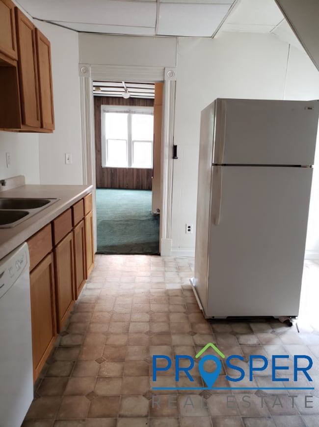 property at 908 S Farwell St