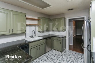 408 Flagstone Dr in Burleson, TX - Foto de edificio - Building Photo