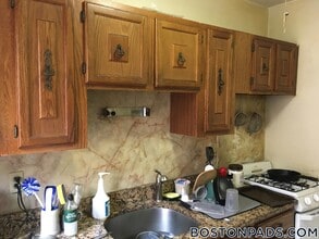 349 Pleasant St, Unit B1-3 in Malden, MA - Foto de edificio - Building Photo