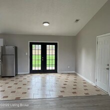 4613 Beechbrook Rd in Louisville, KY - Foto de edificio - Building Photo