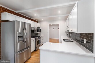 10317 Cardinal Rd in Fairfax, VA - Building Photo - Building Photo