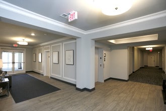 Halstead Place in Clinton Township, NJ - Foto de edificio - Interior Photo