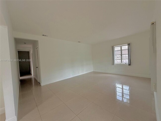 435 NW 44th Ave in Miami, FL - Foto de edificio - Building Photo