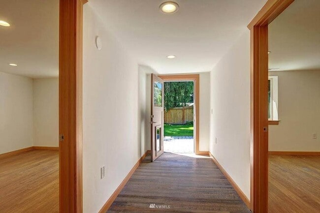 10015 31st Ave NE in Seattle, WA - Building Photo - Building Photo