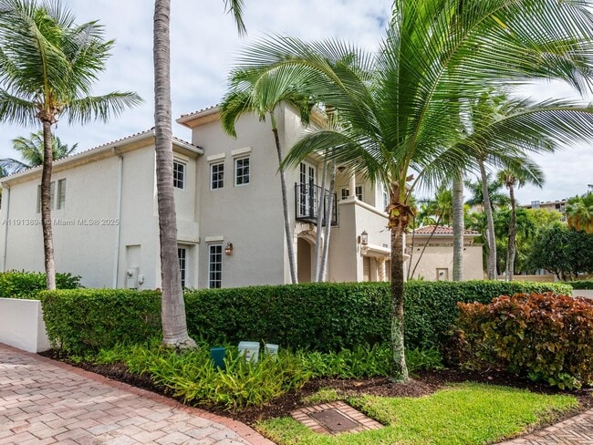 20729 NE 32nd Ave in Aventura, FL - Foto de edificio - Building Photo