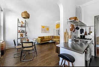 87 E 2nd St in New York, NY - Building Photo - Building Photo