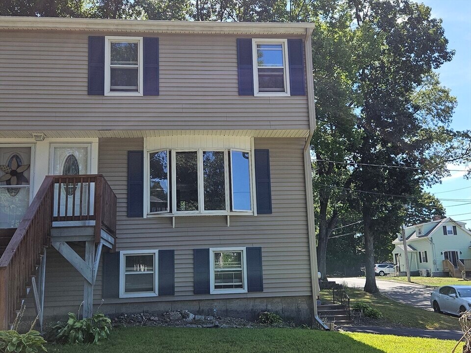 26 E Worcester St in Worcester, MA - Building Photo