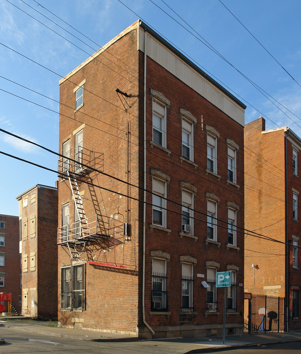 127 Findlay St in Cincinnati, OH - Building Photo