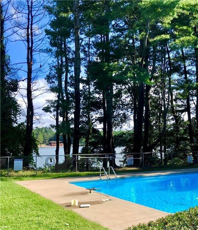 property at 9 Grandview Dr