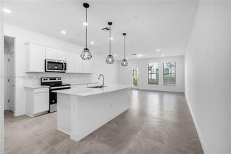 8356 NW 7th Pl in Plantation, FL - Building Photo - Building Photo