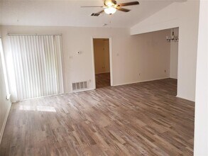 8813 Cainwood Ln in Austin, TX - Building Photo - Building Photo