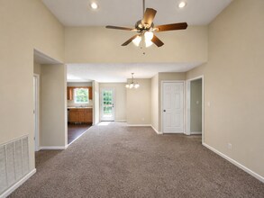 994 Bobcat Dr in Clarksville, TN - Building Photo - Building Photo