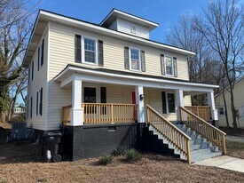 512 Maple Ave in Burlington, NC - Building Photo
