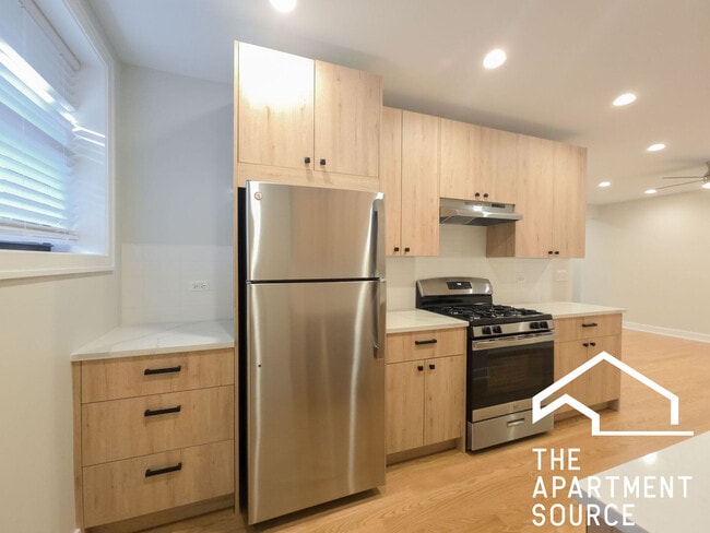 2020 W Ainslie St, Unit 1 in Chicago, IL - Building Photo - Building Photo