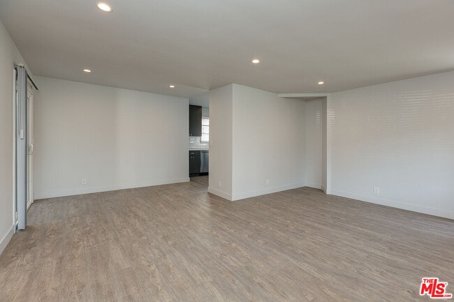 1101 S Bronson Ave in Los Angeles, CA - Building Photo - Building Photo