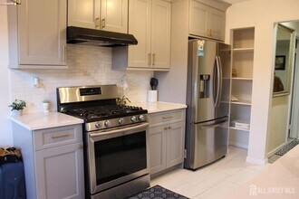 707 Merrywood Dr in Edison, NJ - Building Photo - Building Photo