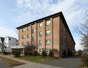 323 Center St in West Haven, CT - Building Photo - Building Photo