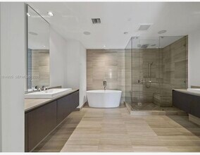 1451 Brickell Ave in Miami, FL - Building Photo - Building Photo