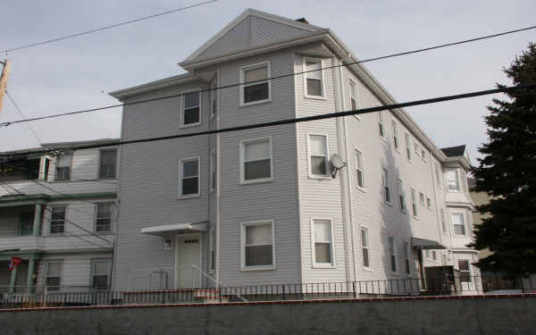 168 Covel St in Fall River, MA - Foto de edificio