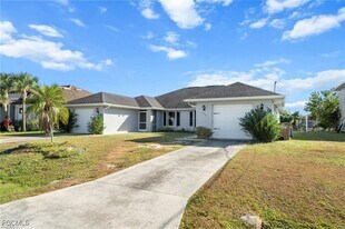 916 SE 14th Terrace in Cape Coral, FL - Building Photo