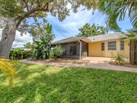 250 Cabana Rd in Venice, FL - Building Photo - Building Photo