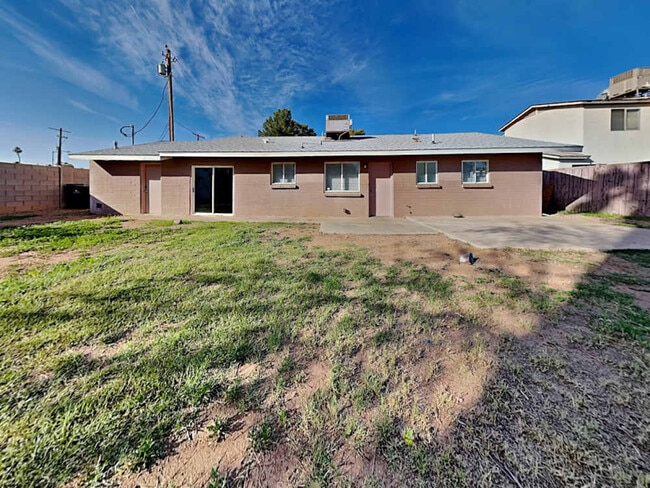 property at 2707 N 27th St