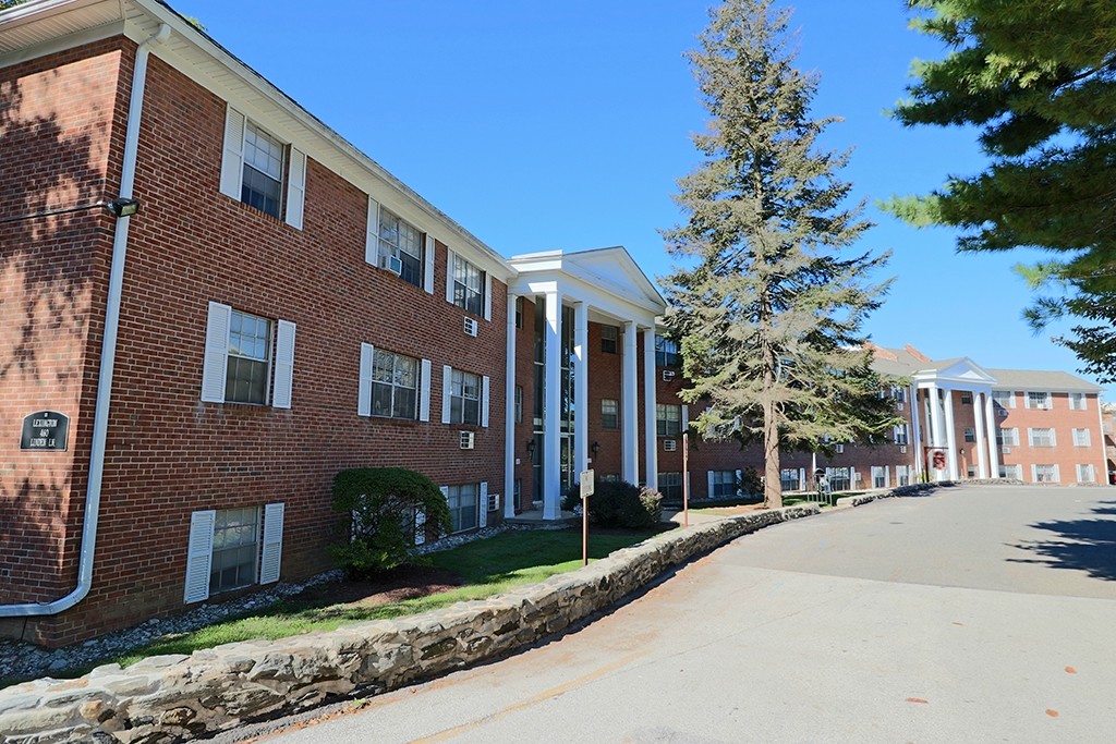 Lexington Apartments in Media, PA - Foto de edificio