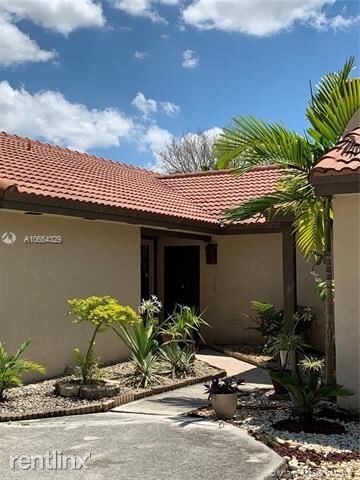 4855 SW 152nd Ct in Miami, FL - Building Photo - Building Photo