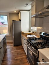 201 Boylston St, Unit 3 in Brookline, MA - Building Photo - Building Photo