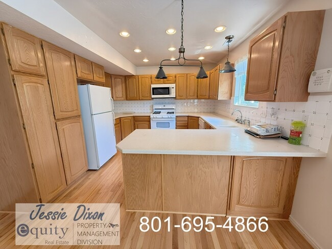 1948 E Cedar Loop Dr in South Weber, UT - Building Photo - Building Photo