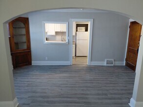 1412 N 68th St 6 unit in Wauwatosa, WI - Foto de edificio - Interior Photo