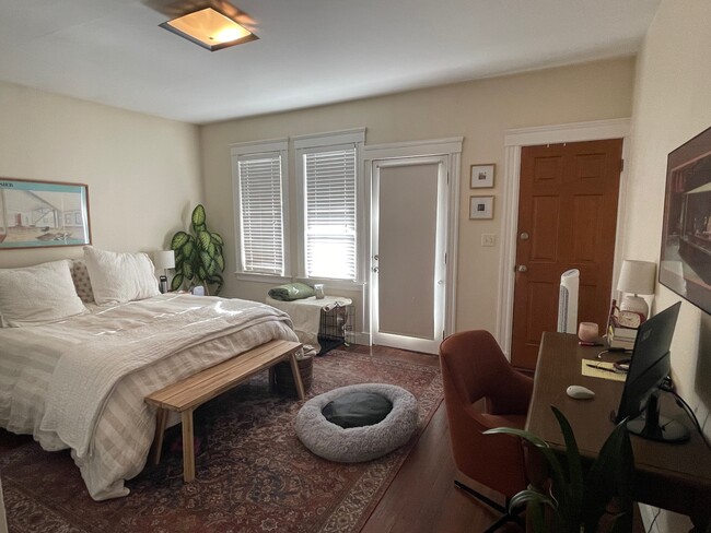 6 Giles Park, Unit 1