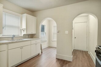 721 N Birmingham Pl in Tulsa, OK - Foto de edificio - Building Photo