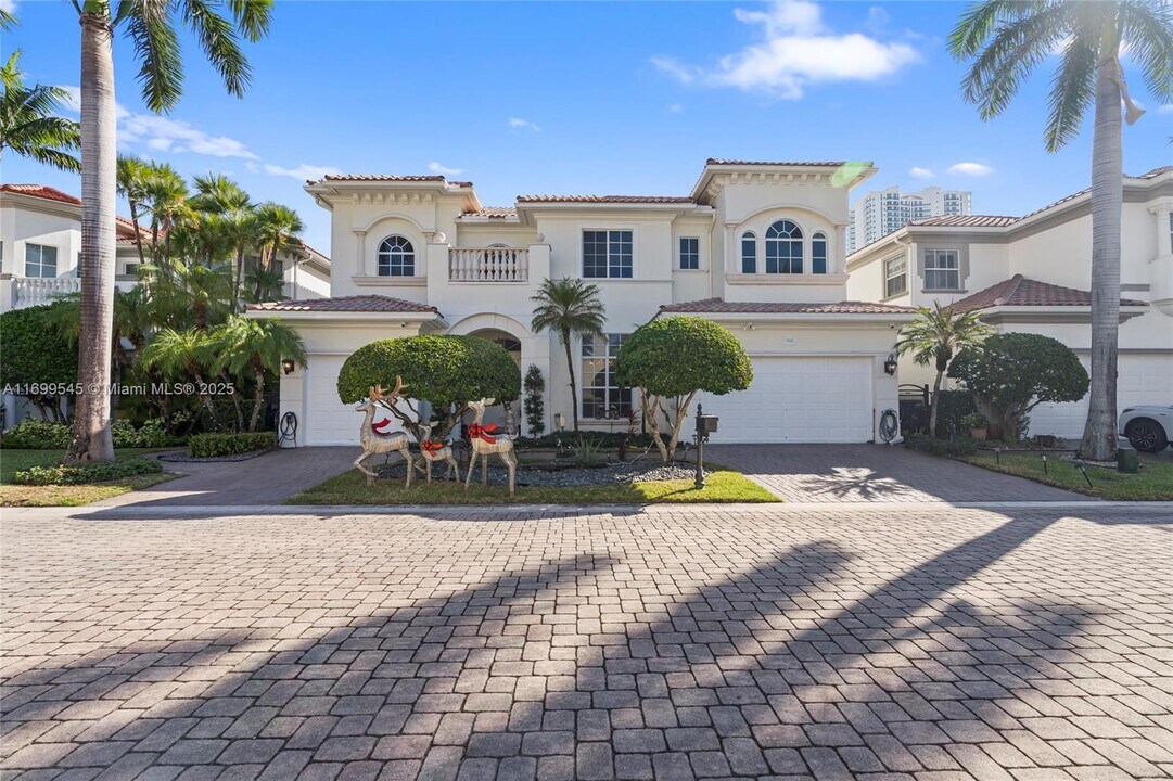 1555 Windjammer Way in Hollywood, FL - Building Photo