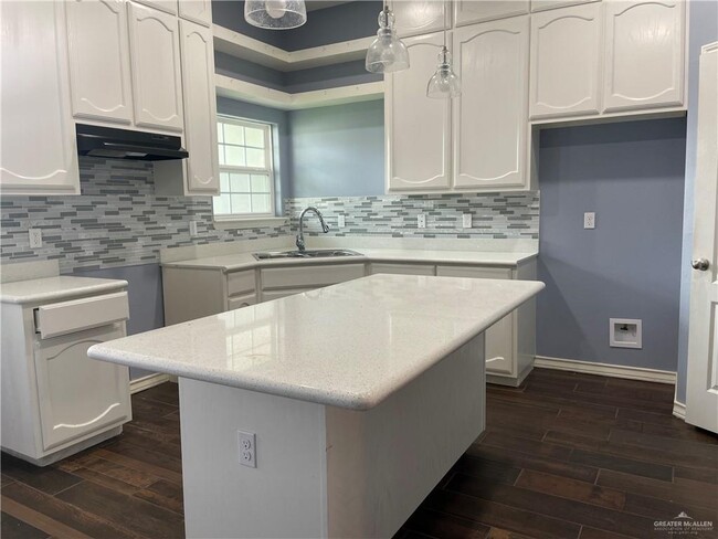 700 E Patsy Dr in Hidalgo, TX - Building Photo - Building Photo