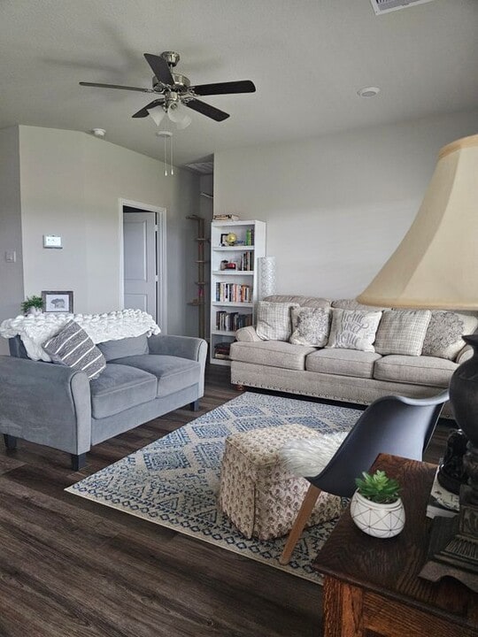 1848 Taggart Trl in Bryan, TX - Building Photo