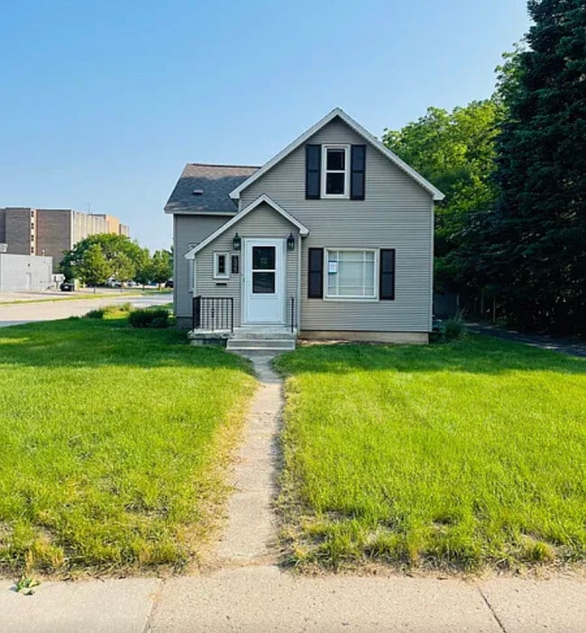 property at 1323 Leonard St NE
