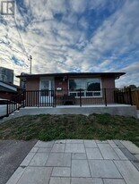 66 Peace Dr in Toronto, ON - Building Photo