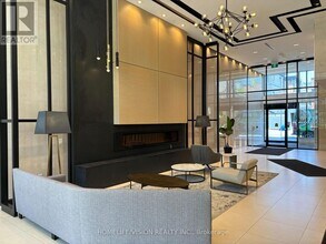 1-421 Belsize Dr in Toronto, ON - Building Photo - Building Photo