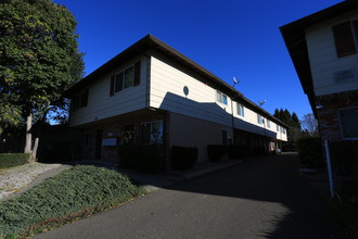 North Dutton Apartments in Santa Rosa, CA - Building Photo - Building Photo