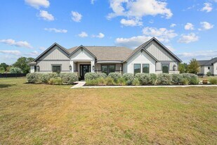 104 Rolling Hills Ct in Spicewood, TX - Building Photo